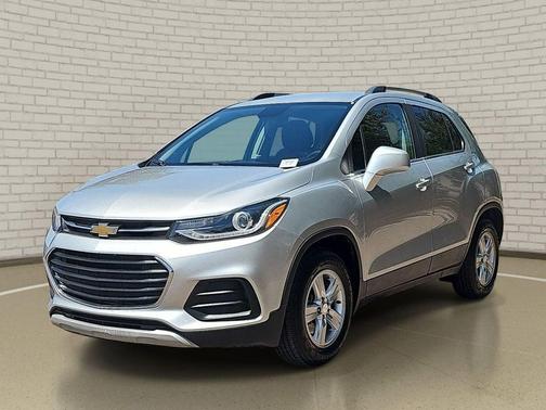 Silver Ice Metallic 2019 Chevrolet Trax LT