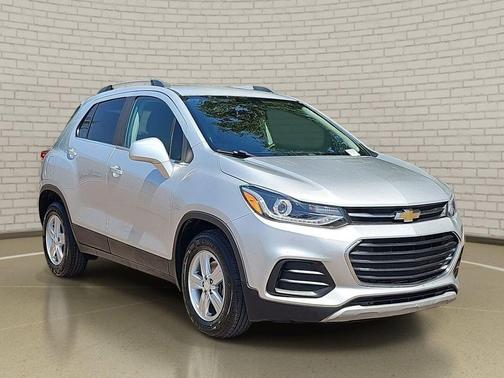 Silver Ice Metallic 2019 Chevrolet Trax LT