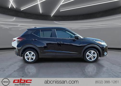 2025 Nissan Kicks S