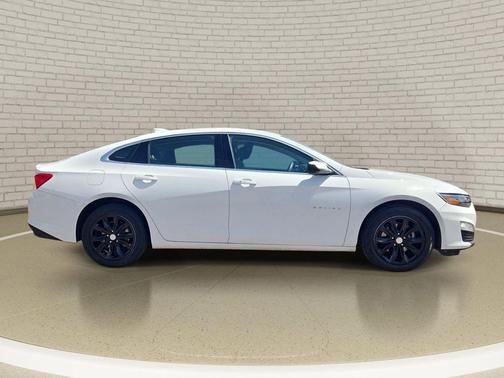 Summit White 2023 Chevrolet Malibu FWD 1LT