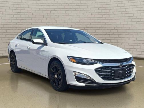 Summit White 2023 Chevrolet Malibu FWD 1LT