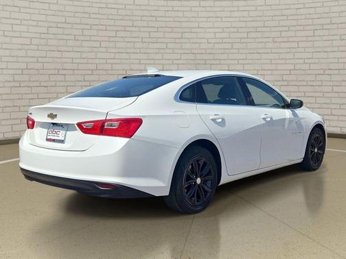 Summit White 2023 Chevrolet Malibu FWD 1LT