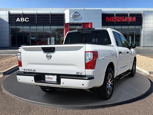 2023 Nissan Titan SV