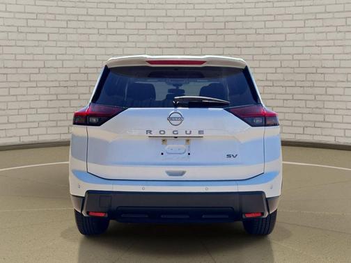 Everest White Pearl 2024 Nissan Rogue SV