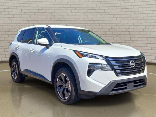 Everest White Pearl 2024 Nissan Rogue SV