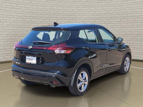 Super Black 2025 Nissan Kicks S