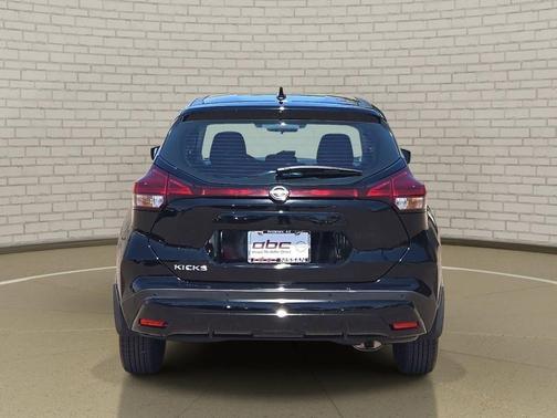 Super Black 2025 Nissan Kicks S