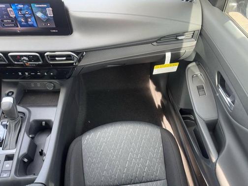 Aspen White Tricoat 2026 Nissan Kicks SR