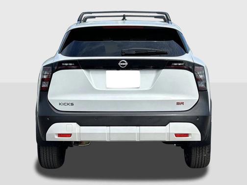 Aspen White Tricoat 2026 Nissan Kicks SR