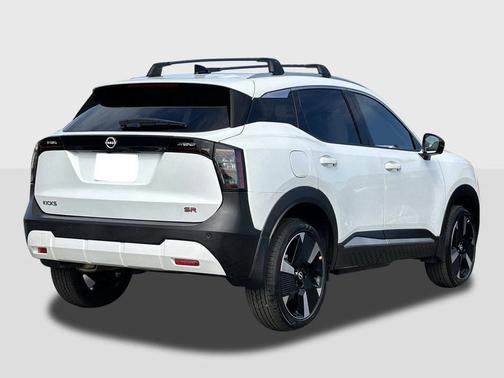 Aspen White Tricoat 2026 Nissan Kicks SR