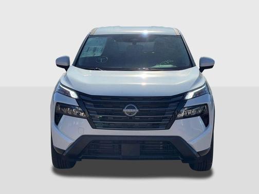 Everest White Pearl Tricoat 2026 Nissan Rogue SV