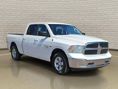 Bright White Clearcoat 2019 RAM 1500 SLT