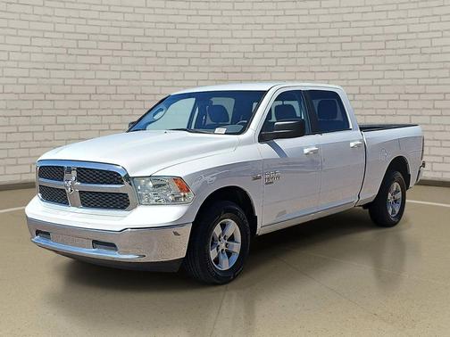 Bright White Clearcoat 2019 RAM 1500 SLT
