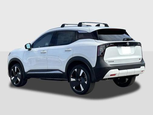 Aspen White Tricoat 2026 Nissan Kicks SR
