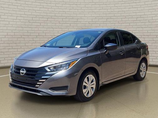 Gun Metallic 2025 Nissan Versa 1.6 S