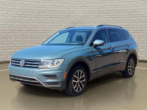 Deep Black Pearl 2019 Volkswagen Tiguan 2.0T SE