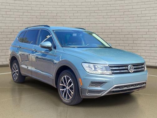 Deep Black Pearl 2019 Volkswagen Tiguan 2.0T SE