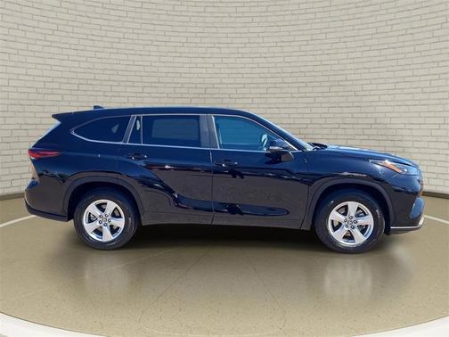 2025 Toyota Highlander LE