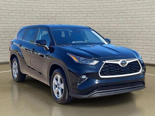 2025 Toyota Highlander LE
