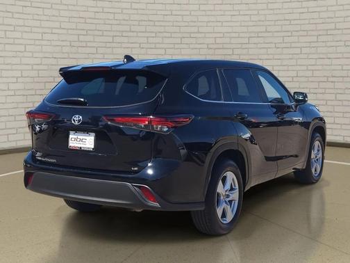 2025 Toyota Highlander LE