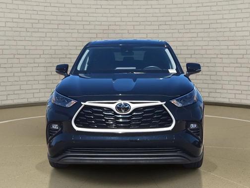 2025 Toyota Highlander LE