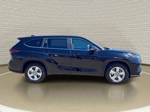 2025 Toyota Highlander LE