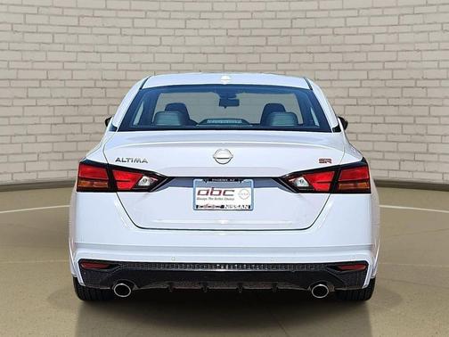 Pearl 2025 Nissan Altima SR FWD