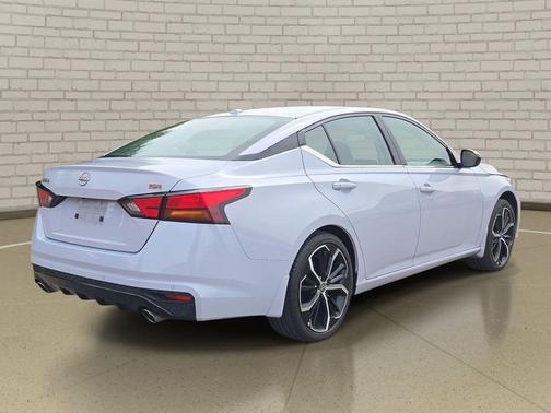 Pearl 2025 Nissan Altima SR FWD