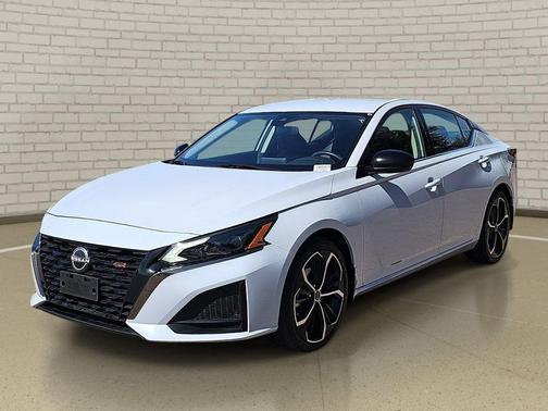 Pearl 2025 Nissan Altima SR FWD