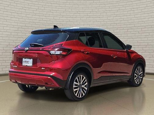 Scarlet Ember Tintcoat/Super Black 2023 Nissan Kicks SV