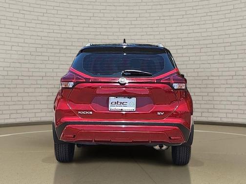 Scarlet Ember Tintcoat/Super Black 2023 Nissan Kicks SV