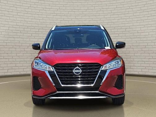 Scarlet Ember Tintcoat/Super Black 2023 Nissan Kicks SV