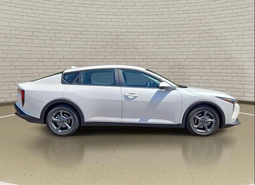 Snow White Pearl 2025 Kia K4 LXS