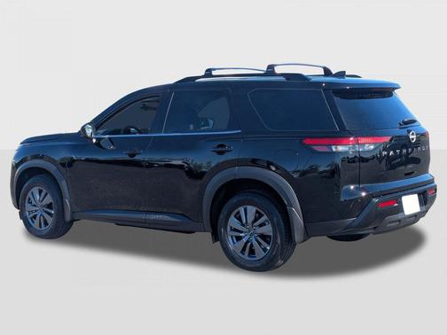 Super Black 2026 Nissan Pathfinder SV