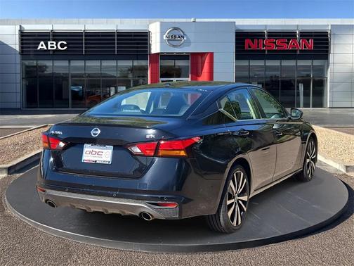 2021 Nissan Altima SR FWD