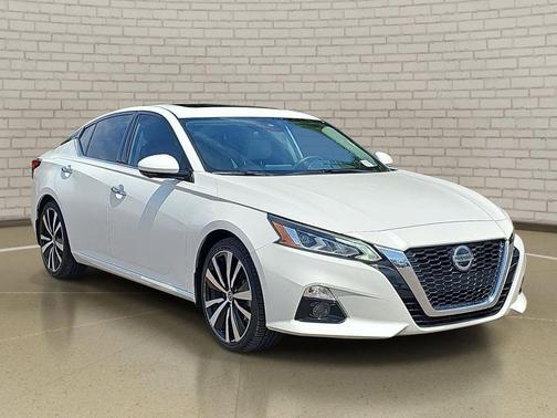 Pearl White Tricoat 2020 Nissan Altima Platinum FWD