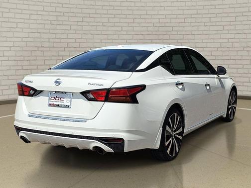 Pearl White Tricoat 2020 Nissan Altima Platinum FWD