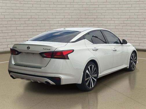 Pearl White Tricoat 2020 Nissan Altima Platinum FWD