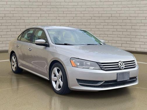 2013 Volkswagen Passat 2.5L Wolfsburg Edition