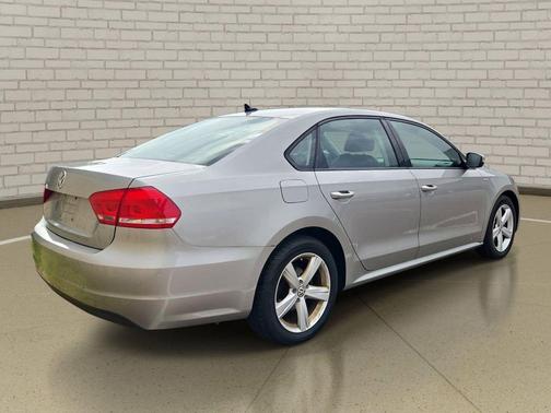 2013 Volkswagen Passat 2.5L Wolfsburg Edition