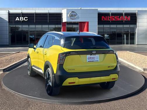 2025 Nissan Kicks SR