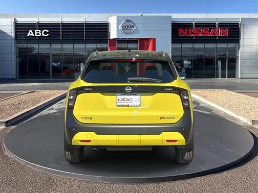 2025 Nissan Kicks SR