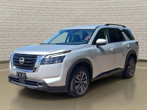 Brilliant Silver Metallic 2025 Nissan Pathfinder SV FWD