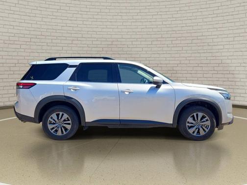 Brilliant Silver Metallic 2025 Nissan Pathfinder SV FWD