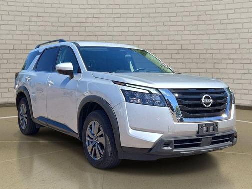 Brilliant Silver Metallic 2025 Nissan Pathfinder SV FWD