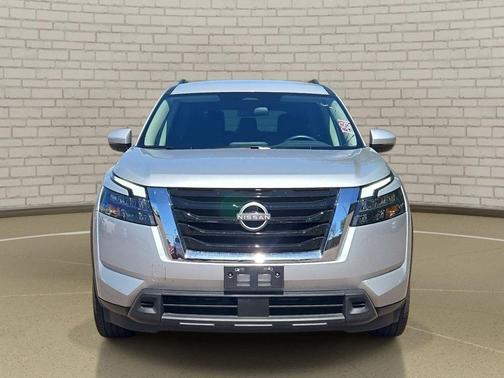 Brilliant Silver Metallic 2025 Nissan Pathfinder SV FWD