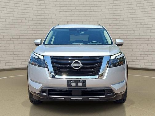 Brilliant Silver Metallic 2025 Nissan Pathfinder SV FWD