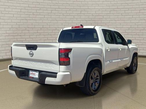 Glacier White 2025 Nissan Frontier SV