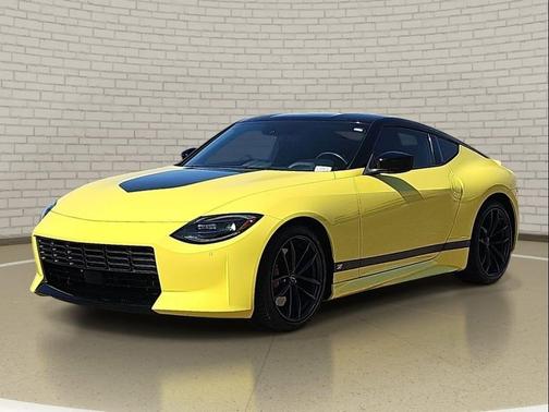 Ikazuchi Yellow Pearl Tricoat/Super Black 2024 Nissan Z Performance Auto