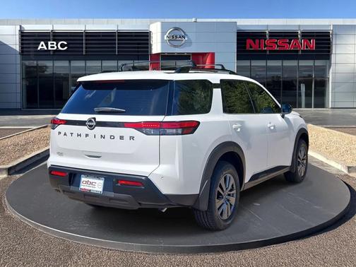 Everest White Pearl Tricoat 2026 Nissan Pathfinder SV